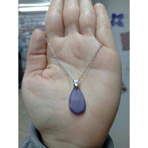 Conjunto LucMD: cadena con dije gota facetada.