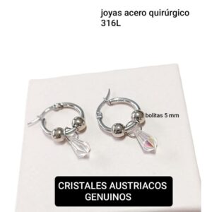 Aros LucMD: argollitas con bolitas y dije gota cristal.