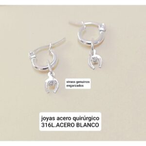 Aros LucMD: argollitas con dije herradura.