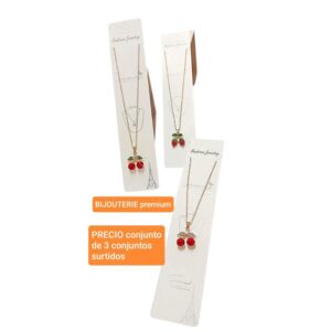 Conjunto dorado: cadena con dijes esmaltados. Conjunto de 3 unidades.