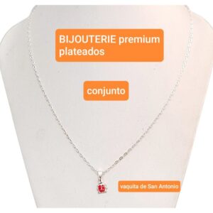 Conjunto LucMD: cadena con dije vaquita de San Antonio.