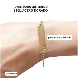 Pulsera LucMD con placa de identificación.