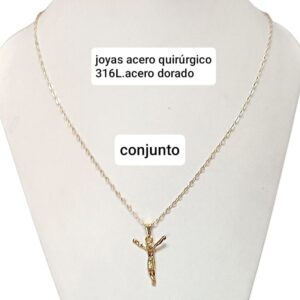 Conjunto LucMD: cadena con dije cruz con Cristo.
