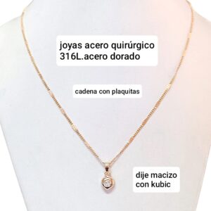 Conjunto LucMD: cadena con plaquitas + dije con kubic.