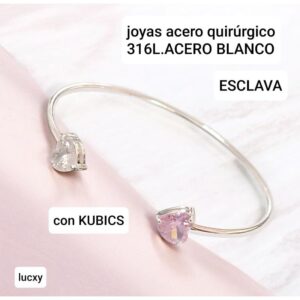 Brazalete con corazones kubics.