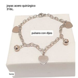 Pulsera LucXY con dijes.