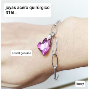 Pulsera LucXY con dije corazón.