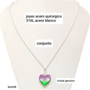 Conjunto LucMD: cadena con dije corazón cristal tornasolado.